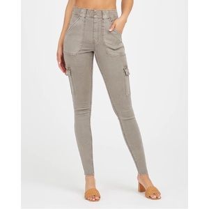 Spanx Stretch Twill Ankle Cargo Pants in Desert Dune Size XS NWT